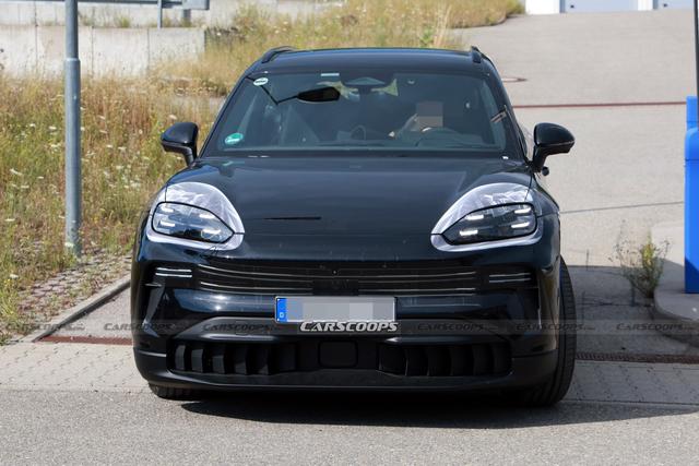 保时捷卡宴纯电版内饰曝光，今年底亮相