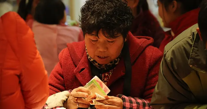 退休5年后发现：曾经让我难以启齿的2000元退休金，还有这7大好处