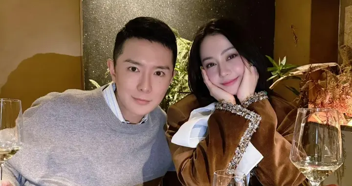 曝迪丽热巴换张小斐前经纪人，顶流事业布局迎全新变局