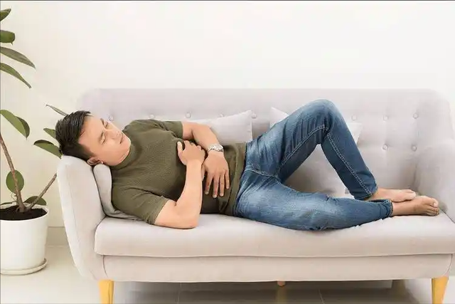 肠癌患者越来越多？医生多次建议：吃饭这几个习惯要改，了解不亏