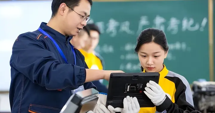 大专生没长衫可脱，打磨长板逆袭，低起点步步赚
