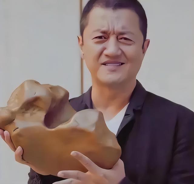 李亚鹏落魄了，一家五口挤100平米出租屋，海哈金喜的话让人破防