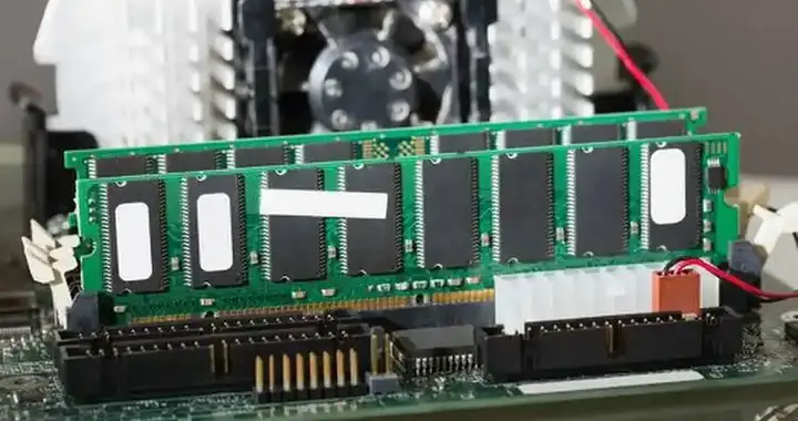 内存价格崩盘！一天跌百元！