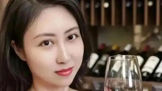 一块小石头：贾浅浅这事越闹越大了！其实错