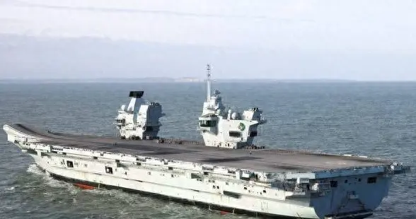 又让张召忠说中了？东拼西凑550亿建的2艘航母，如今彻底成为累赘