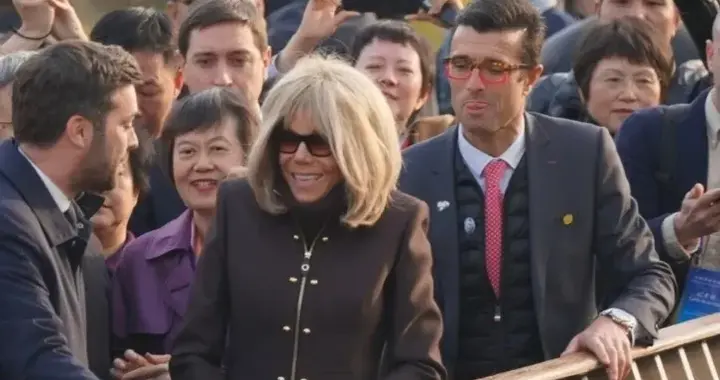 总统夫人布丽吉特来看圆梦啦！国宝熊猫就是有魅力！卷毛王子好帅