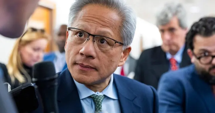 沉默48小时，中方做重大决定，对美国次级芯片说不，黄仁勋悲观了