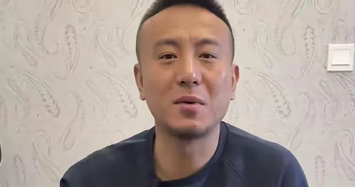 染缸里的"真性情"：毛剑卿的"不后悔"，是中国足球最昂贵的笑话