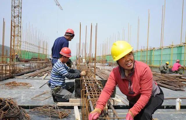最低标准143元，专家建议提高农民基础养老金，达到“低保”水平