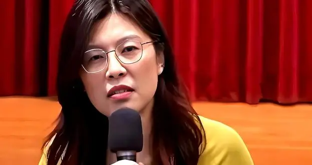 郑丽文还没去美国、蓝营内部先出问题！转身发现：深绿先喊出统一