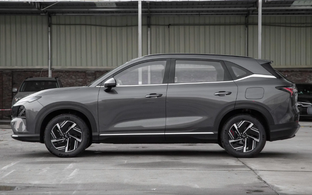 工薪家庭看这款SUV，轴距2800mm，续航510km，还配灵眸智驾