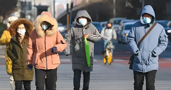 气温下降，医生呼吁中老年人：宁多出门遛弯，也别忽视7健康隐患