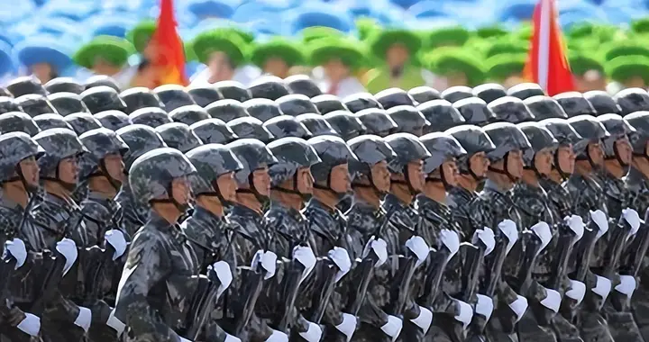 美国人忍不住质问：中国人热爱和平，那为何还大力发展军事？