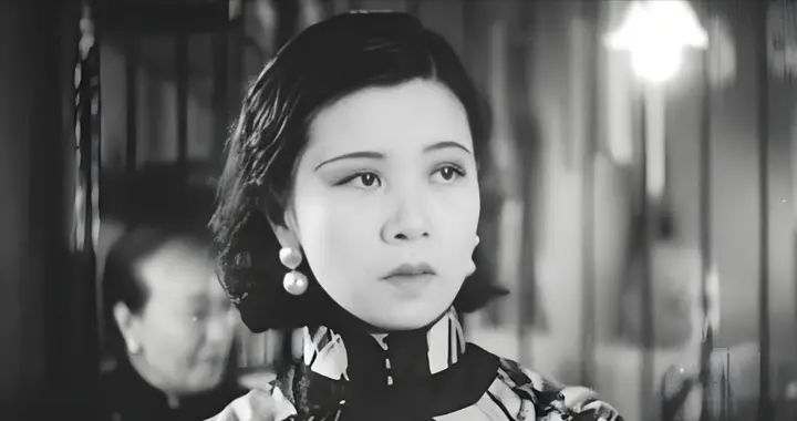 这是默片影星阮玲玉的真实美照，娇媚动人，旗袍穿她身上更显风采