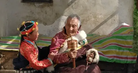 雪域相守半世纪，藏族老夫妻的爱情，看哭万千人！