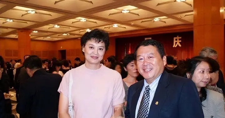 放弃巅峰事业远赴美国，周晓兰丈夫是男排名将，69岁如今怎样了