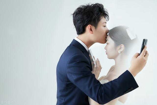 痛心：被资助了8年的农村女孩，刚毕业就嫁给有钱老男人