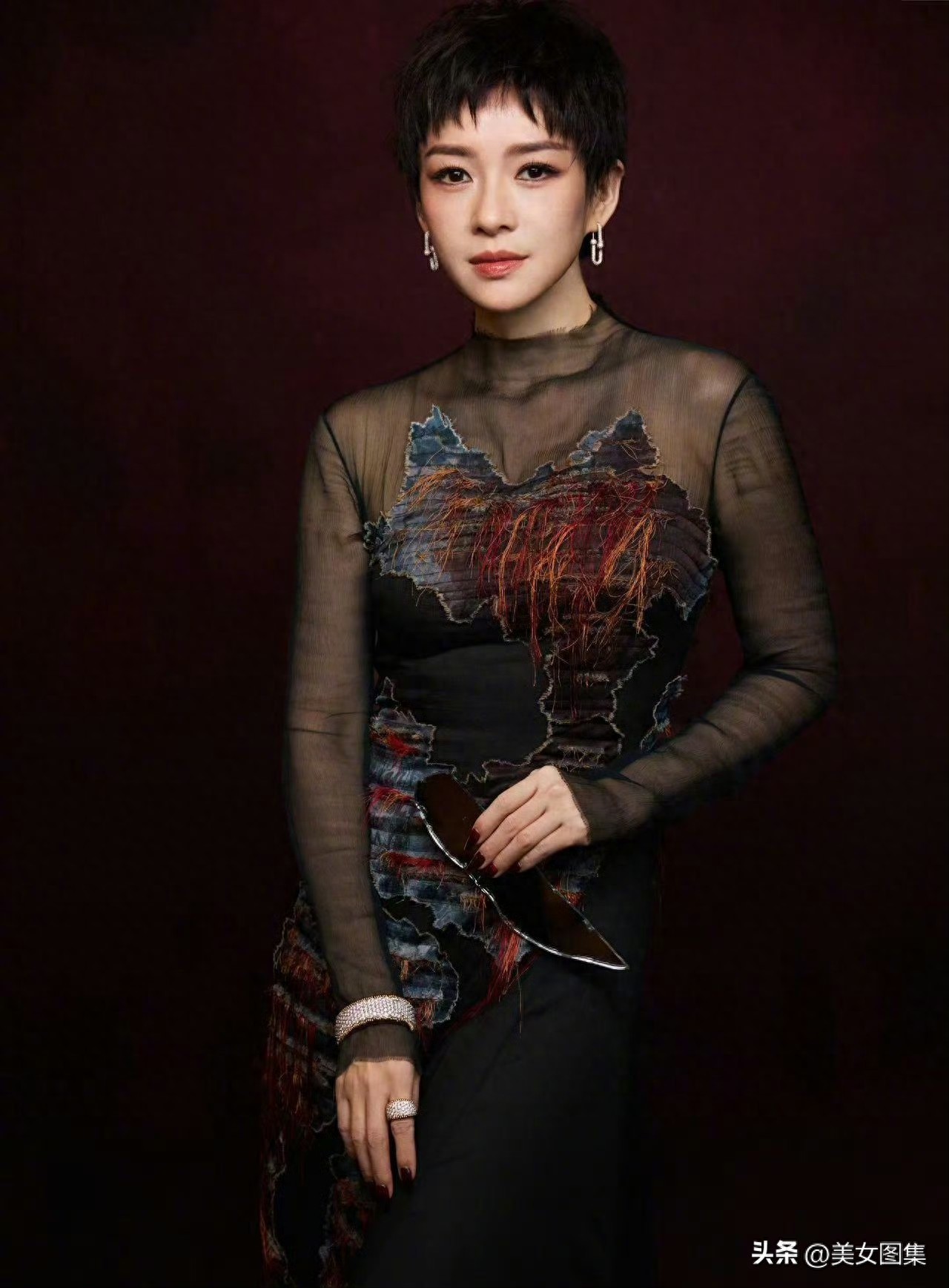 利落短发气场全开！章子怡上影节造型太惊艳，又美又飒氛围感拉满