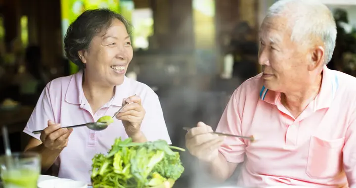 缩短寿命的1个吃饭习惯，很多人不知道，可能每天都在做