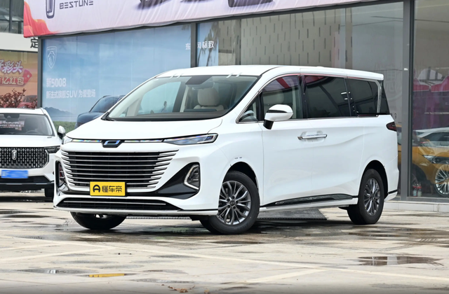 2.0T引擎+8AT，比赛那GL8漂亮，MPV入门不到15万，可惜无人识货