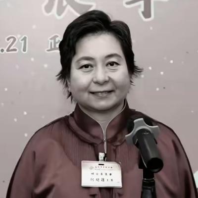 月亮不会奔向你：噩耗！ 赌王女儿何超蕸4