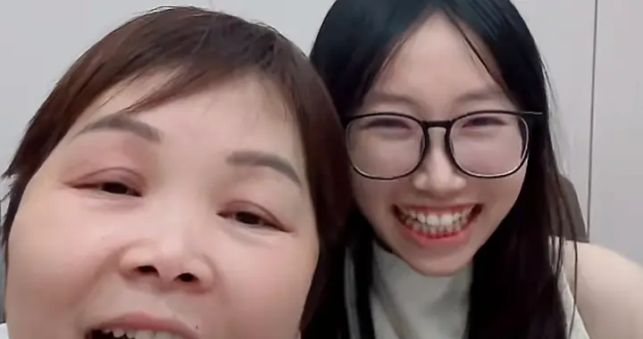 叶锐聪妈妈已回东莞 女儿乖巧听话现场截图身上裙子 有人喊丈母娘。