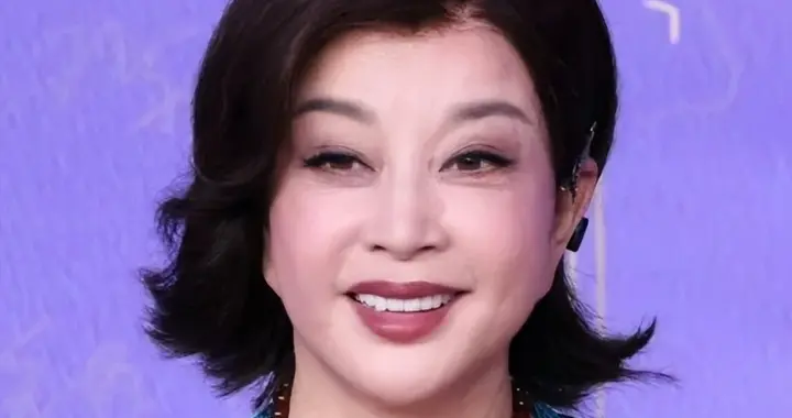 百花这一晚，妖艳四射的宋佳和高叶，败给了全“裹”出镜的刘晓庆