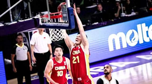 胡金秋冰火两重天！男篮内线核心成“双面人”，郭士强战术遭质疑