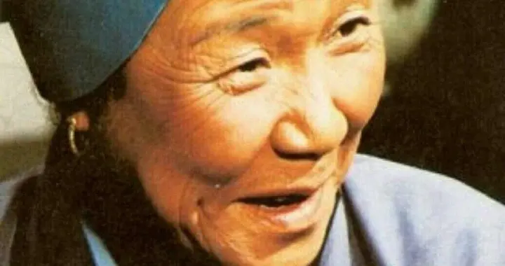 刘姥姥讲雪下抽柴故事中的茗玉小姐映射谁？是薛宝钗还是林黛玉？