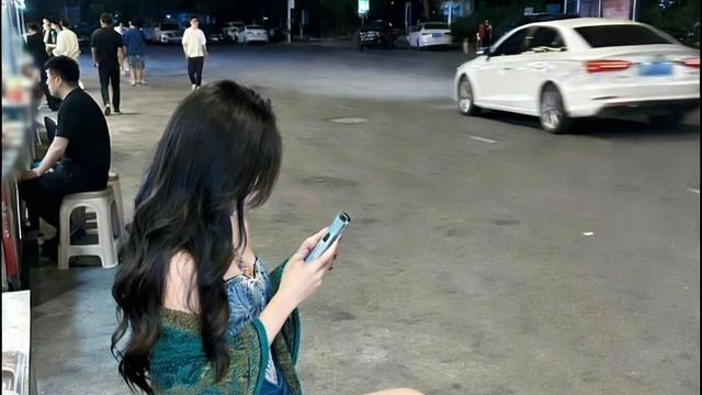 勇敢的雪梨Cme：夜市蹲2小时，同事的车