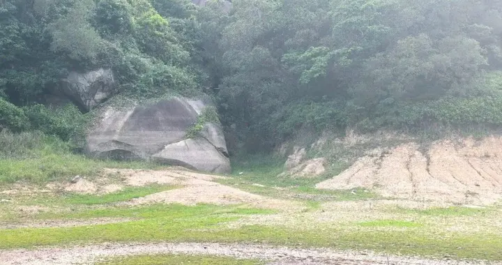 水库干涸露出千年古洞，传说藏有二十四瓮金银静待有缘人