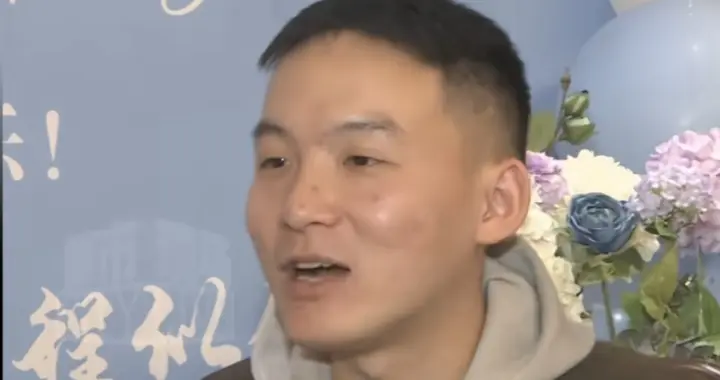 谢浩男接受采访 说两次生日的区别 第一次像重生。老谢透露生日愿望