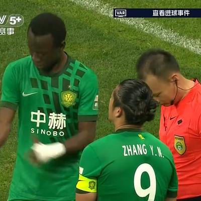 足球棱镜头：韦世豪问廖力生打到手了吗？廖