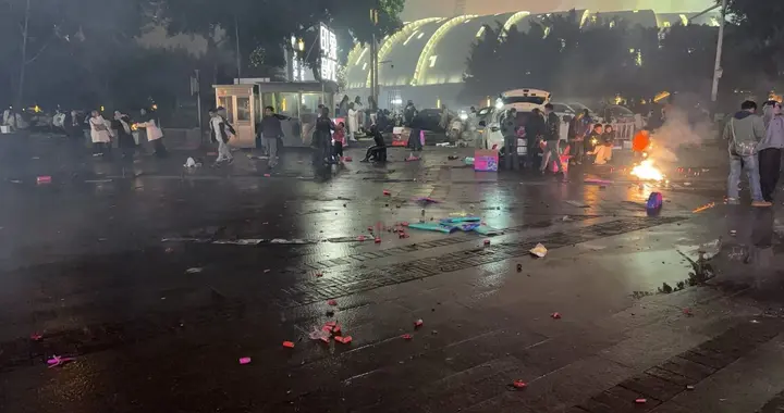 9个人喝酒，1个人走了：那8人凑了10万，家属说“不”