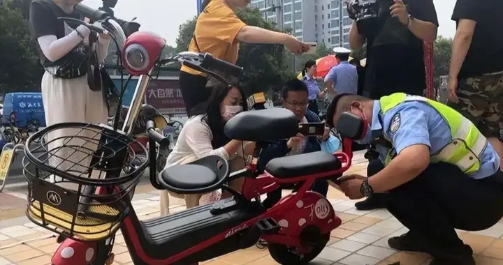 南宁旧国标车玩套路 “零公里二手车”涨价50%仍遭疯抢？