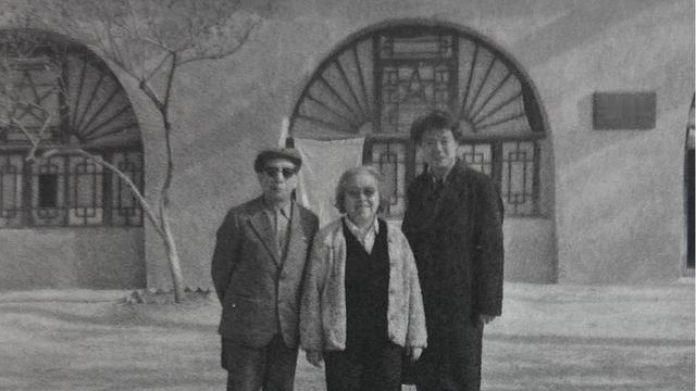 伍豪照片集：1985年4月6日，在延安杨