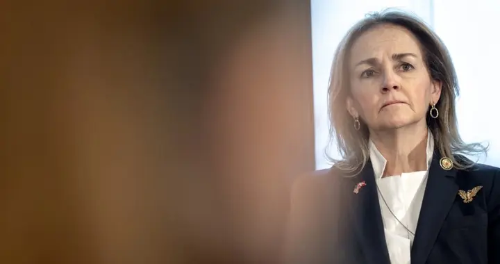 美议员：特朗普是普京的傀儡，其政府对待乌克兰的方式极不光彩