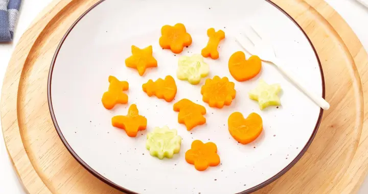 8个月宝宝一天吃几顿？三餐两点食谱来啦，营养又好嚼