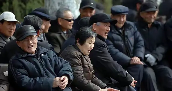 2035四亿老人已在路上， 养老别只存钱 ，抓住这3件事更体面