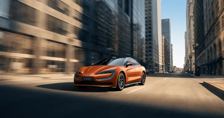 闪充技术赋能极致体验，仰望2026款旗舰矩阵联袂上市