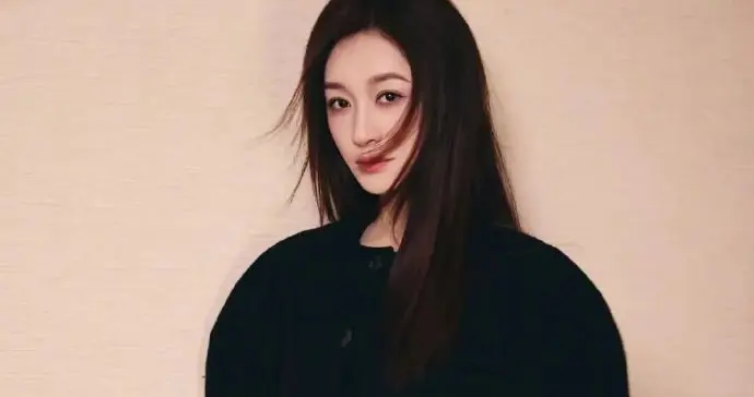 李小冉离婚，乘风时徐佳宁曾为她打赏至榜一，结婚超十年没要孩子