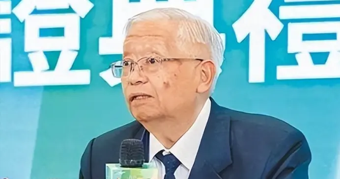 75岁芯片大佬潜逃美国！带核心技术机密，中国半导体暗战再添变数