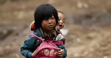 一句“他没有妈”，全网瞬间破防：最朴素的善良，才是人间顶流