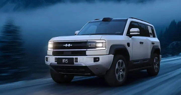 豹5 云辇乾崑Ultra+版：把硬派越野与智能新能源装进同一台车