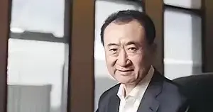 王健林：每天睁眼还银行2000万利息，卖完广场卖电影，大丈夫行为