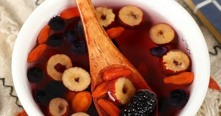 别小看了喝桑葚，搭配得当，气血足了，脾胃强了，肝更干净了！