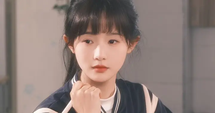 从汉服博主到短剧顶流，左耳失聪的至春禾，凭什么霸屏全网？