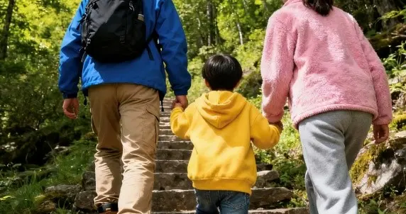 小孩子徒步鞋怎么选？SMIBU斯密朴童鞋，不但颜值高还好穿