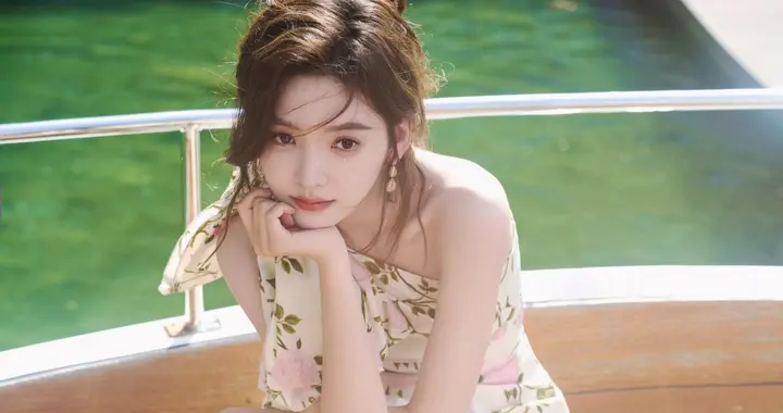 章若楠 海边美照 不愧是全网白月光