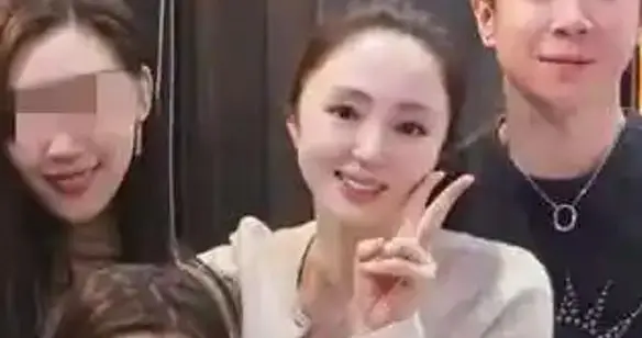董璇：本以为二婚嫁小9岁丈夫已经够幸福，没想到如今幸福又升级